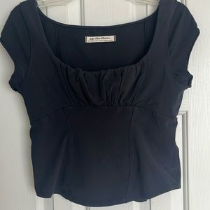Free people black ladies shirt. Rouching at the top with a scoop neck.